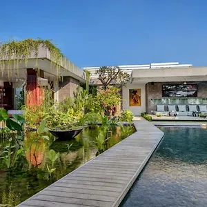 Stunning 4 Bed, Butler Service, Security, Seminyak (Bali)