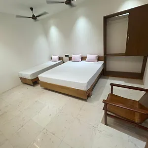  Lodge Saj Rest' India
